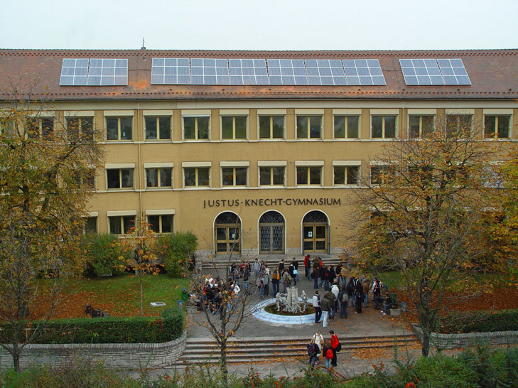 Photovoltaik auf
                  Schulgebäude